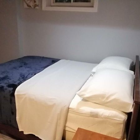 نيوآرك Cozy Basement Bedroom المظهر الخارجي الصورة